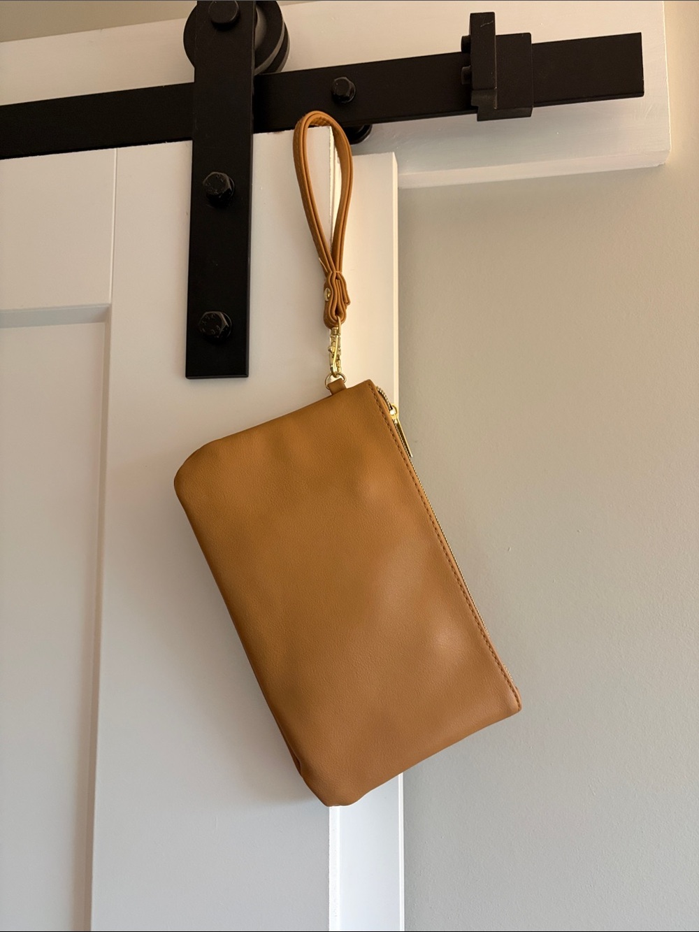 Wristlet with charger